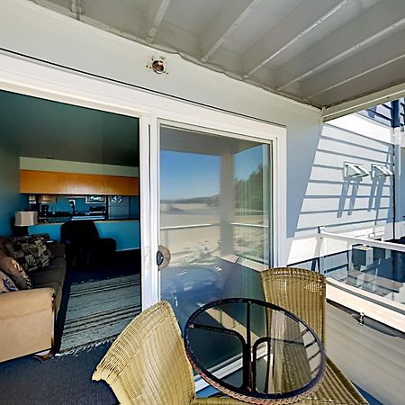 New Listing! Bay-View Beauty With Private Balcony Condo Лінкольн-Сіті Екстер'єр фото
