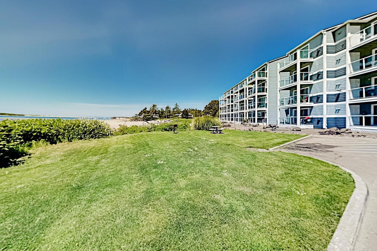 New Listing! Bay-View Beauty With Private Balcony Condo Лінкольн-Сіті Екстер'єр фото