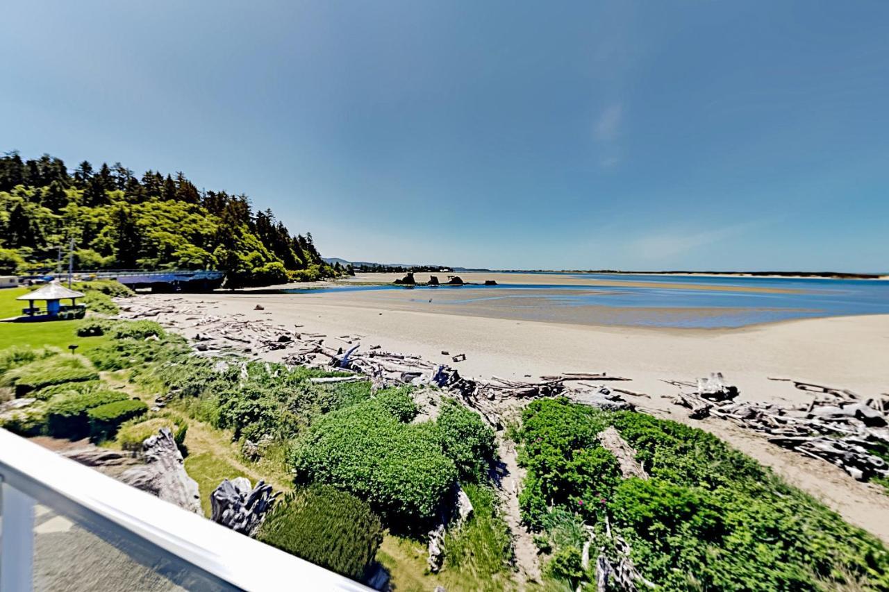 New Listing! Bay-View Beauty With Private Balcony Condo Лінкольн-Сіті Екстер'єр фото