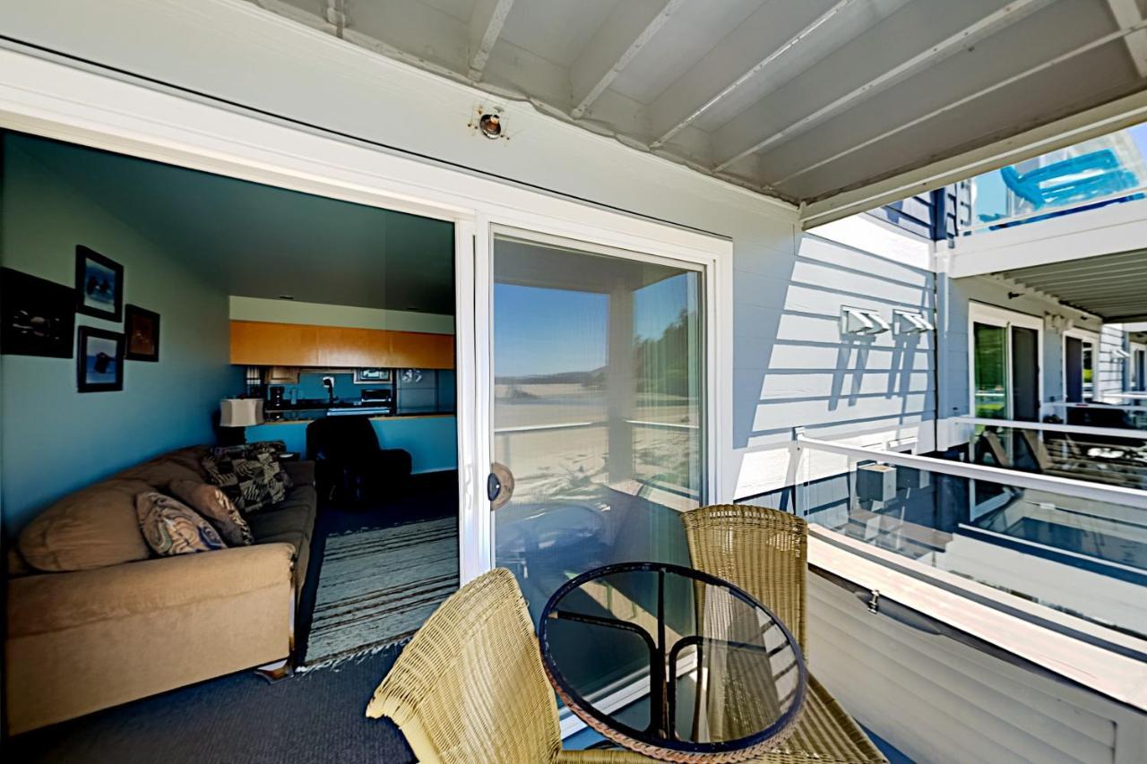 New Listing! Bay-View Beauty With Private Balcony Condo Лінкольн-Сіті Екстер'єр фото