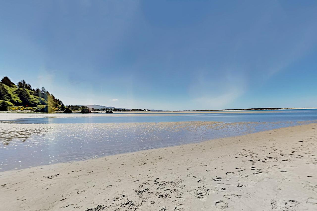 New Listing! Bay-View Beauty With Private Balcony Condo Лінкольн-Сіті Екстер'єр фото