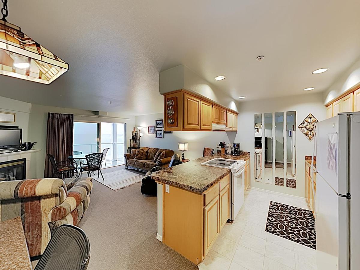 New Listing! Bay-View Beauty With Private Balcony Condo Лінкольн-Сіті Екстер'єр фото